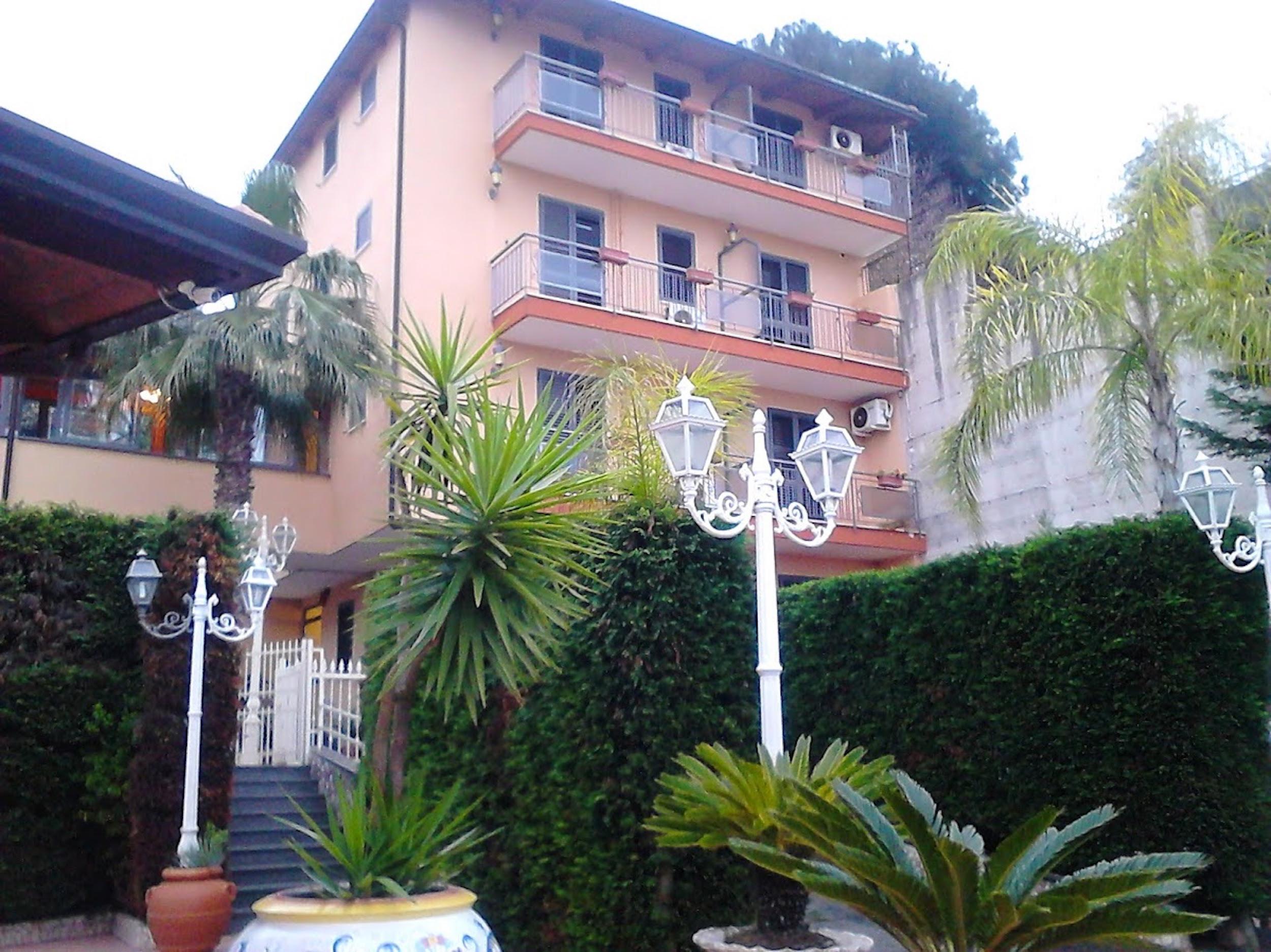 Hotel Happy Days Ликола Экстерьер фото