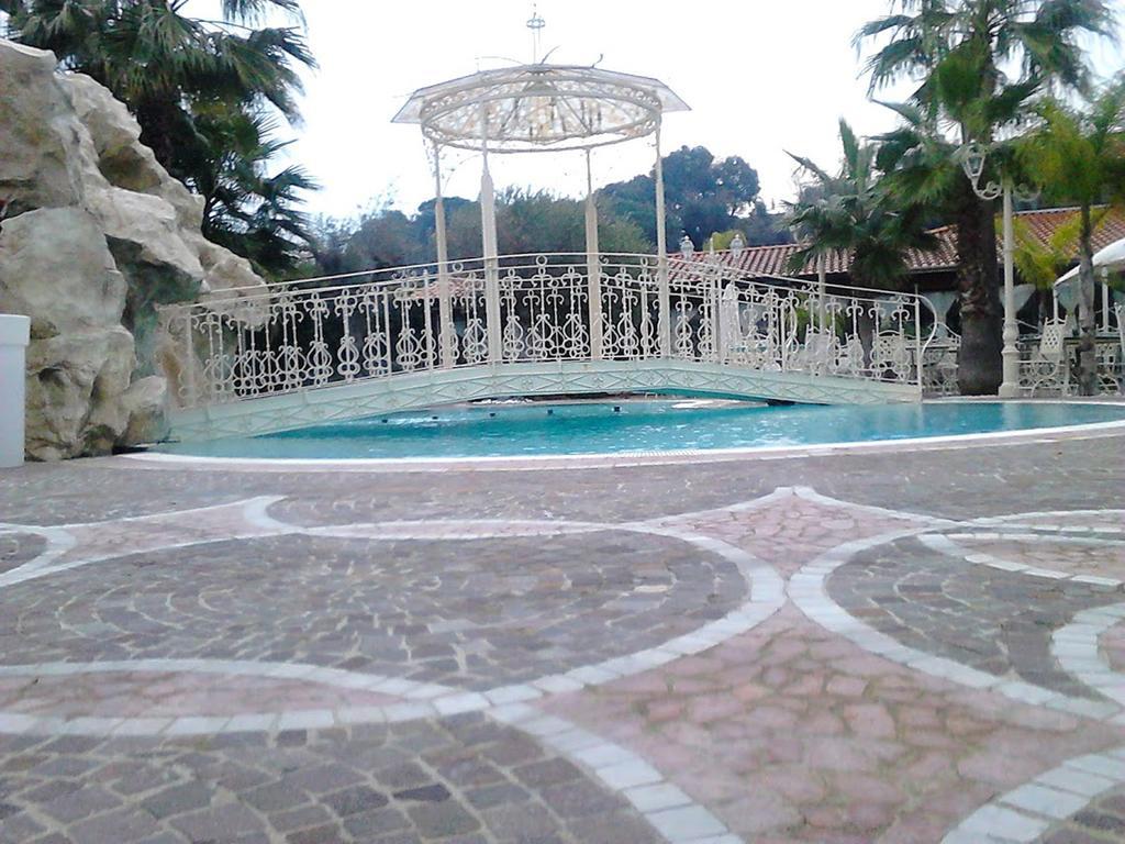 Hotel Happy Days Ликола Экстерьер фото