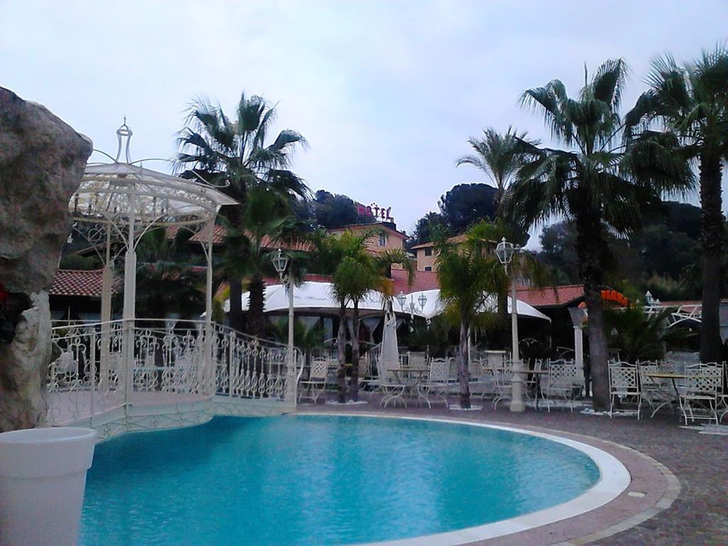 Hotel Happy Days Ликола Экстерьер фото